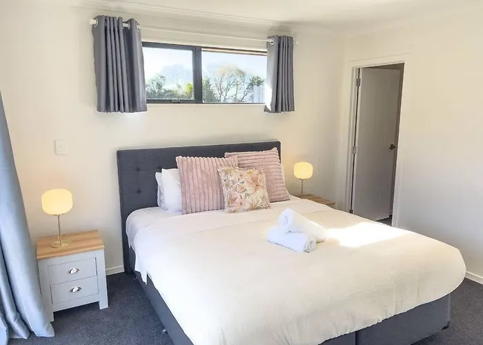 Peaceful 5 Bedrooms Retreat *