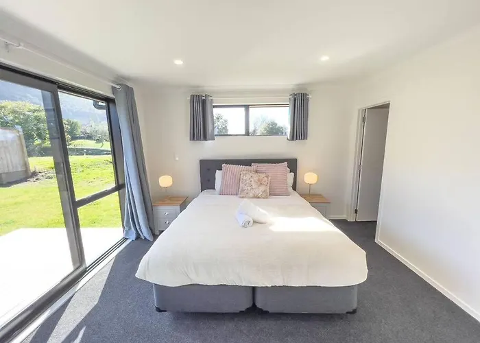 Peaceful 5 Bedrooms Retreat Hébergement de vacances