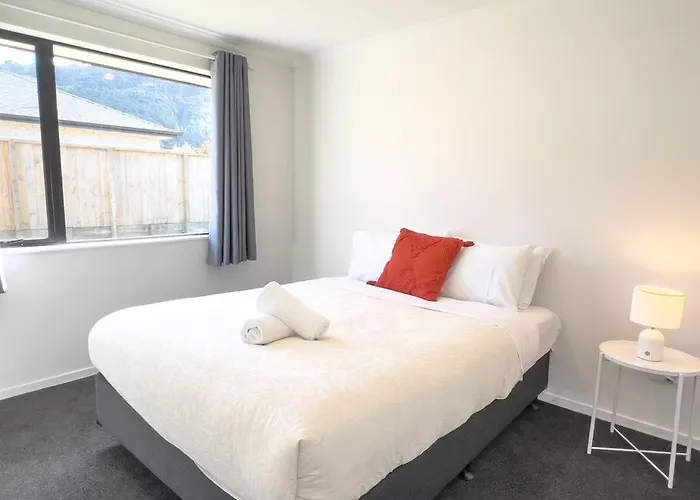 Peaceful 5 Bedrooms Retreat *
