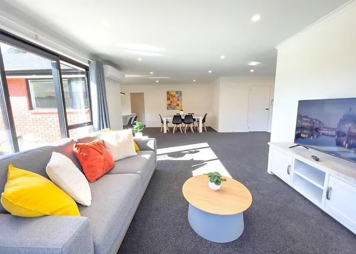Peaceful 5 Bedrooms Retreat *